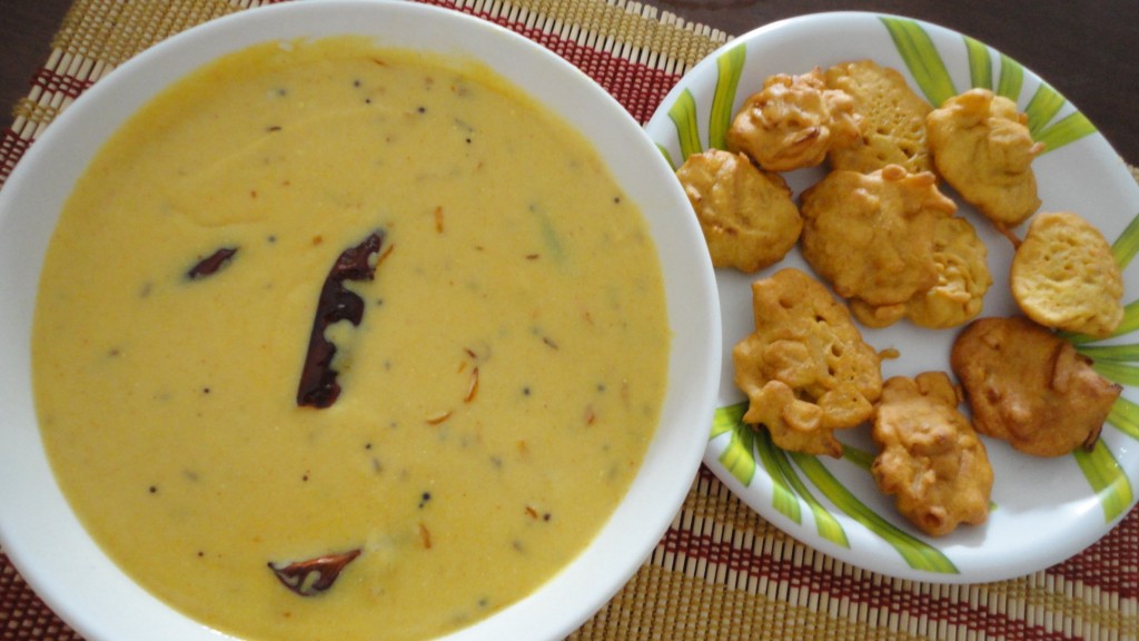 Dahi Kadhi with Pakoras