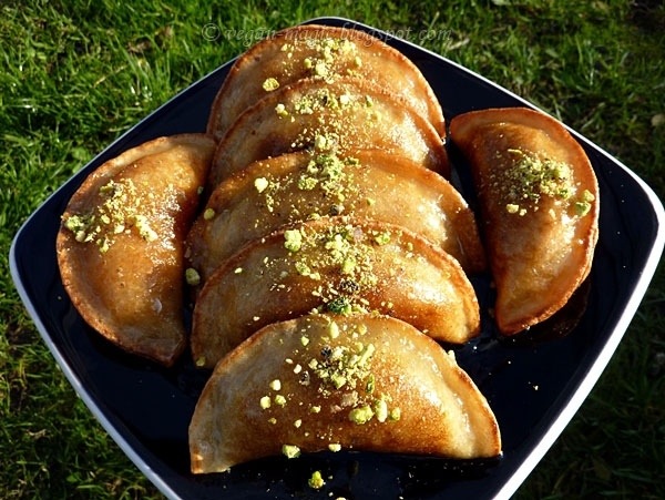 Katayef – Lebanese Stuffed Pancakes