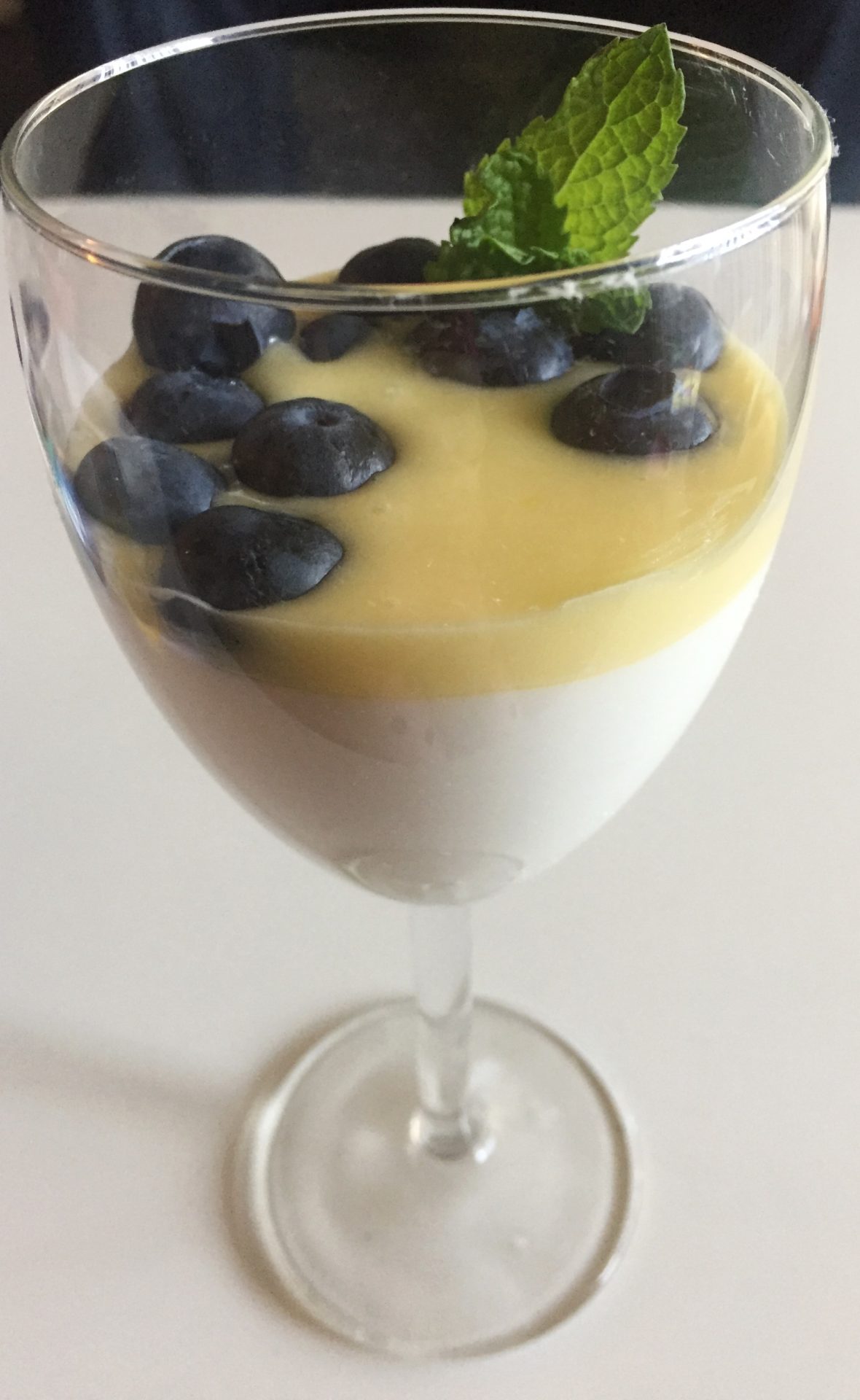 Yogurt_Lemon_Curd_Parfait